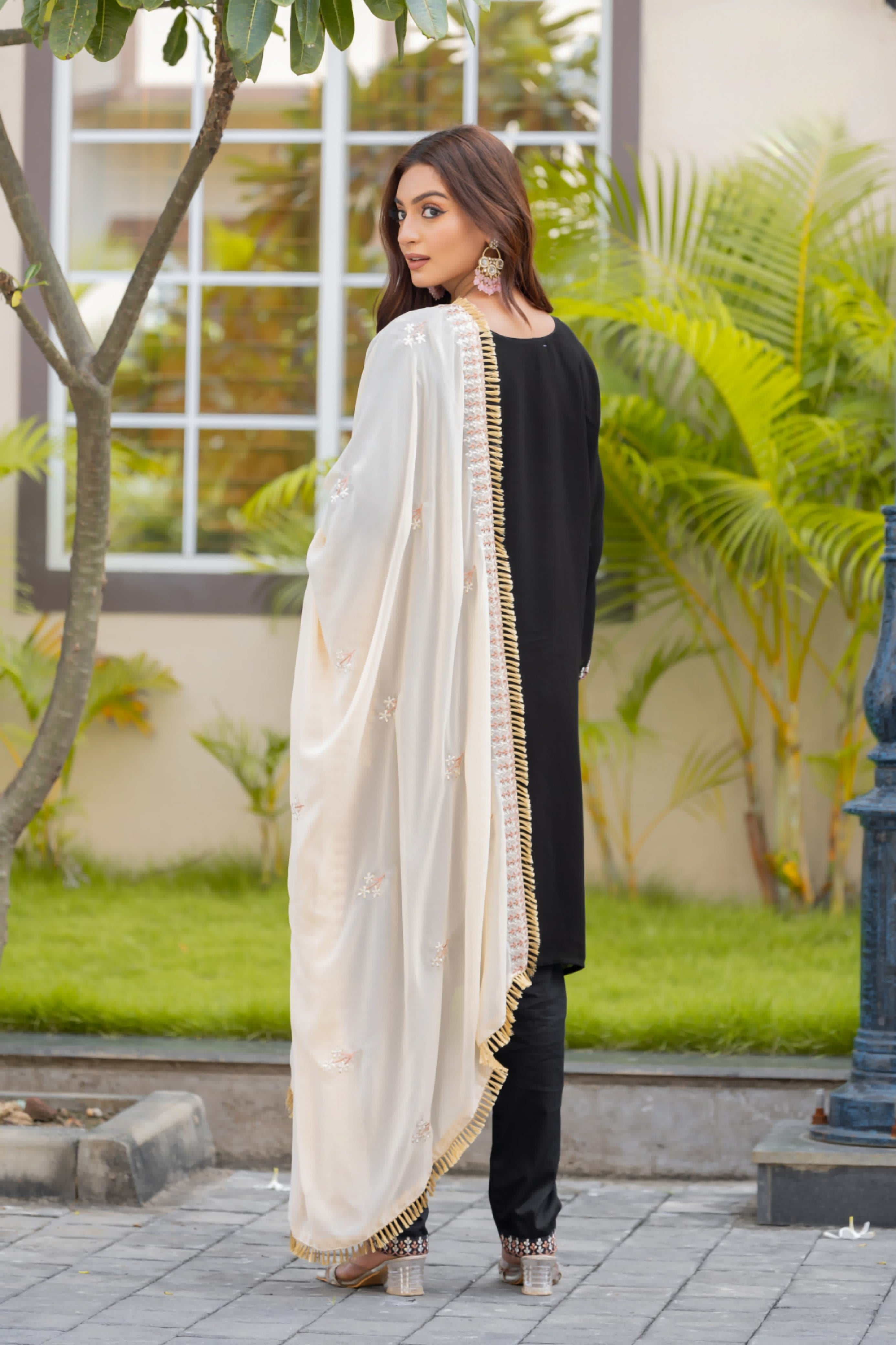 Pakistani Suit with pure Fox fabric EAPK0049