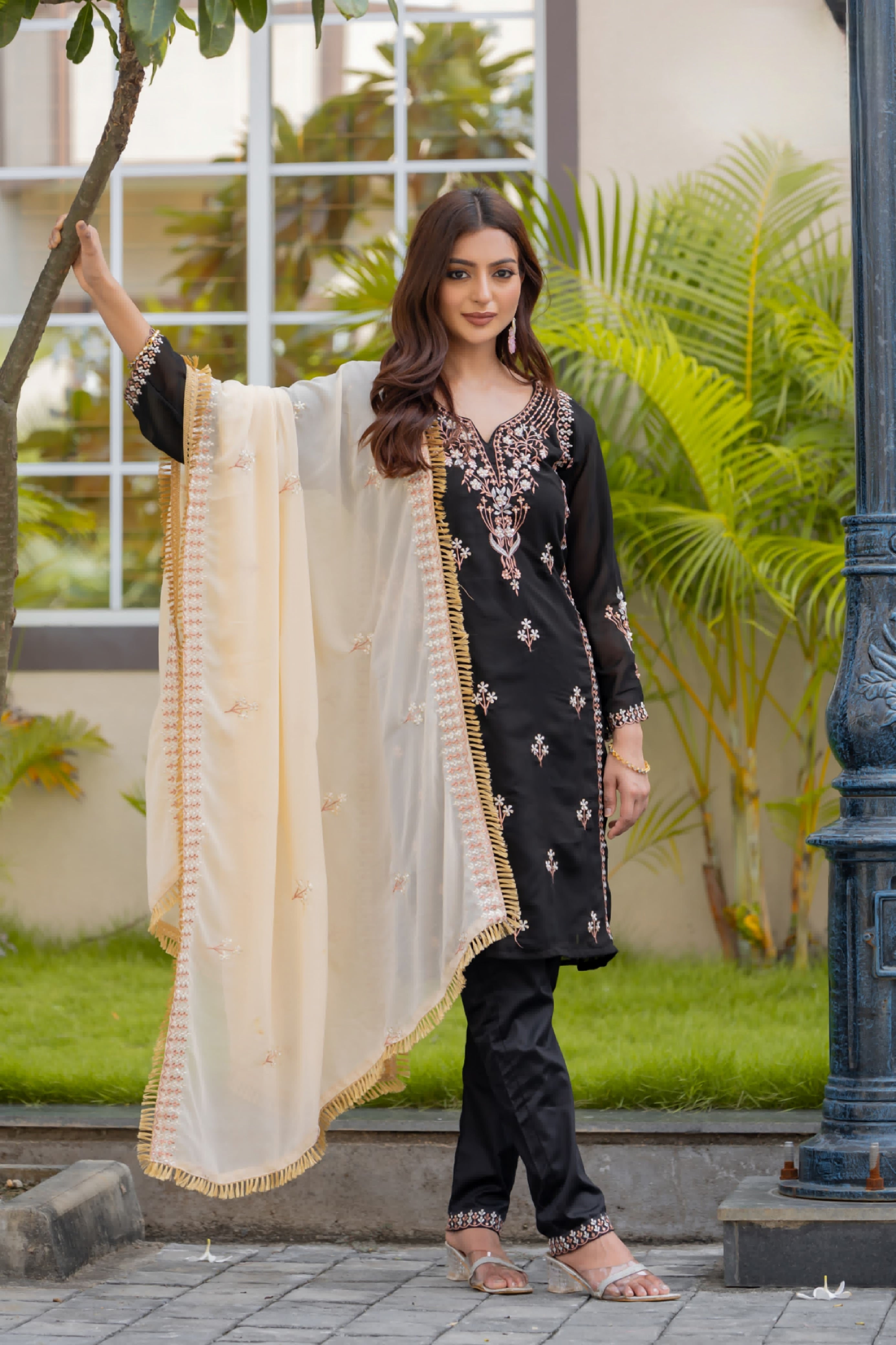 Pakistani Suit with pure Fox fabric EAPK0049