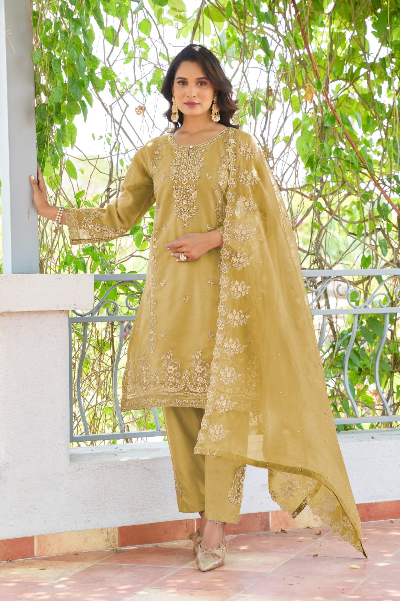 Ornate Glow Pakistani Suit EAPK0066