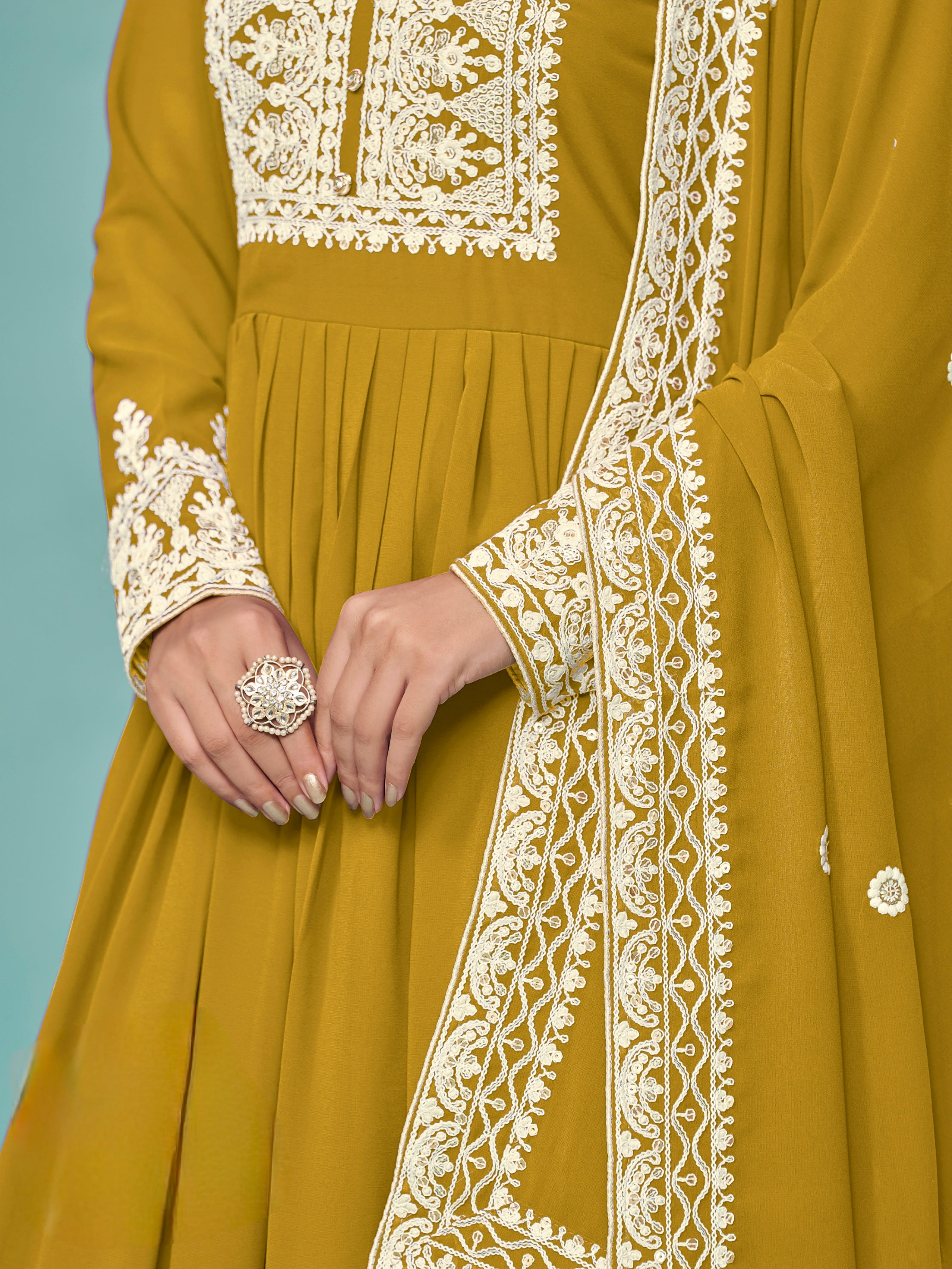 Celeste Charm Embroderied suit EASR0062