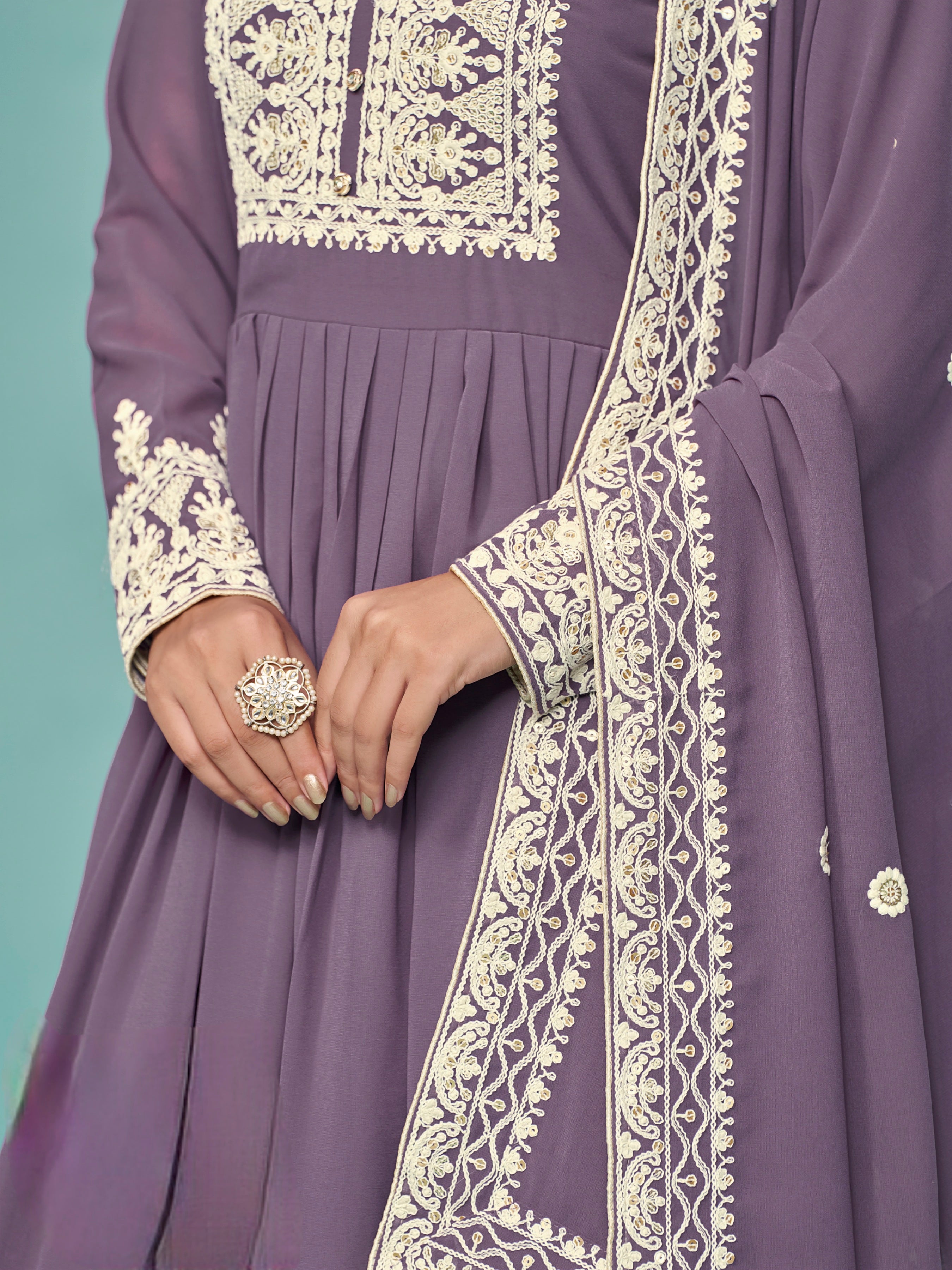 Celeste Charm Embroderied suit EASR0062