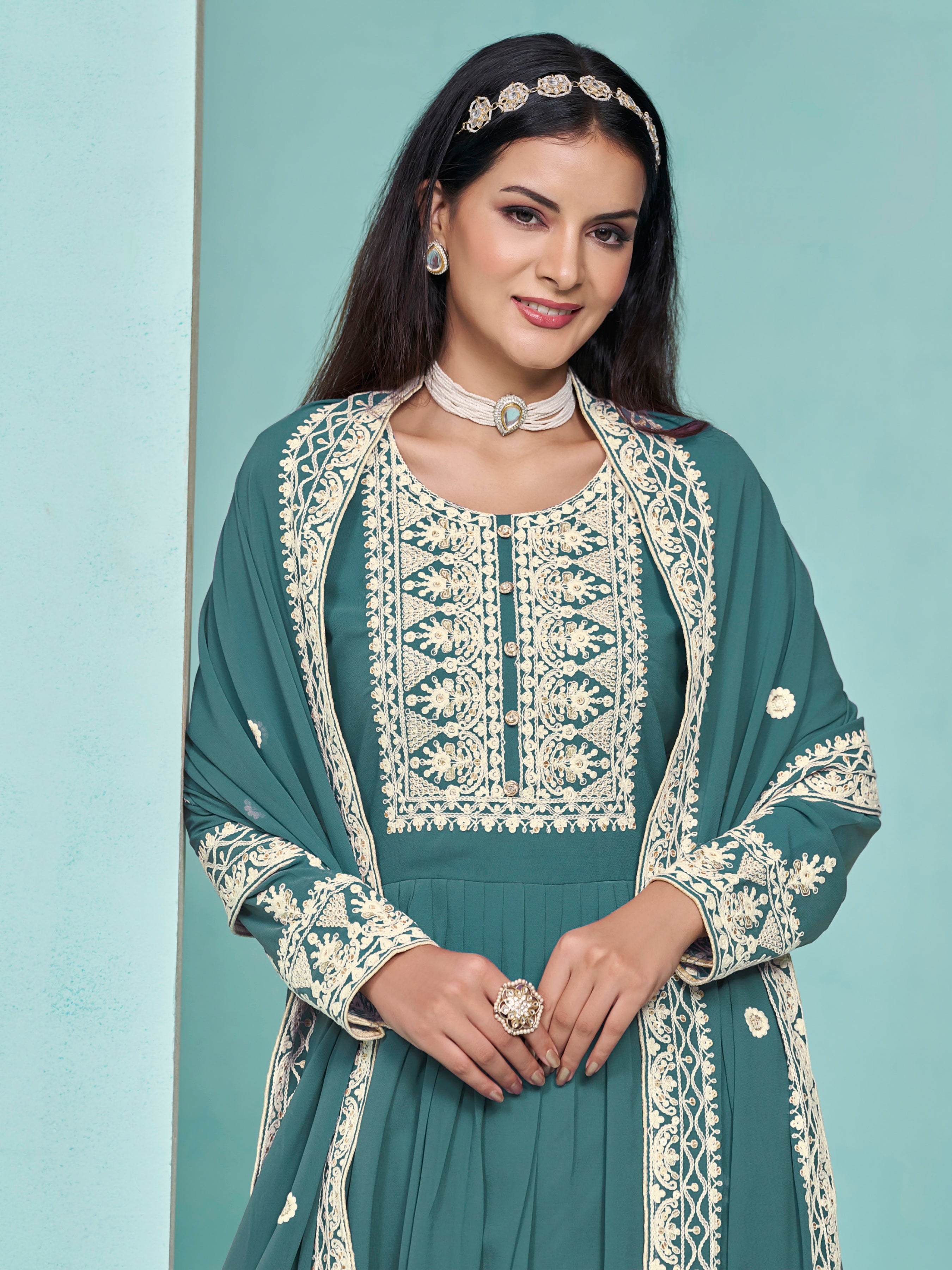 Celeste Charm Embroderied suit EASR0062