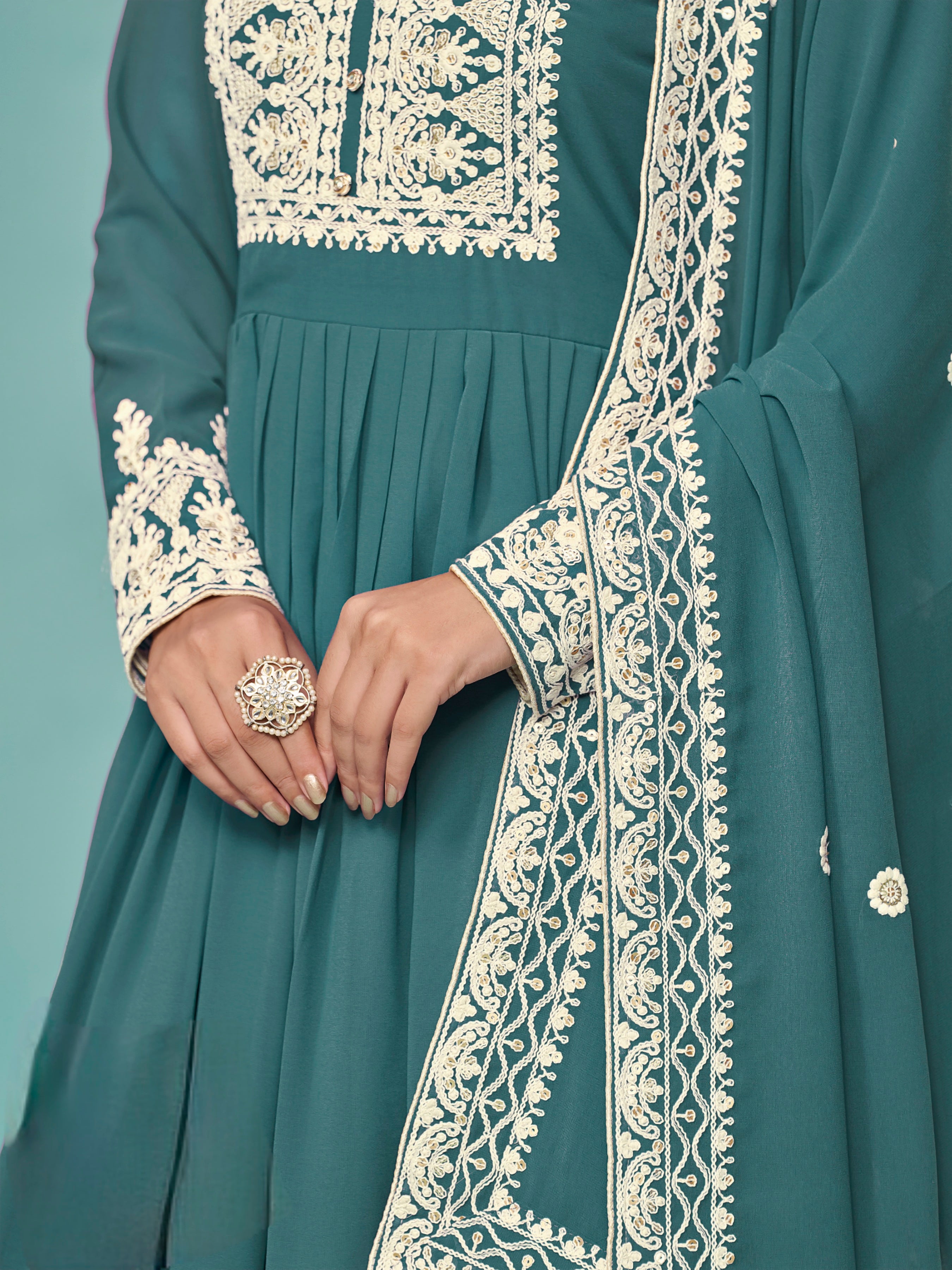 Celeste Charm Embroderied suit EASR0062
