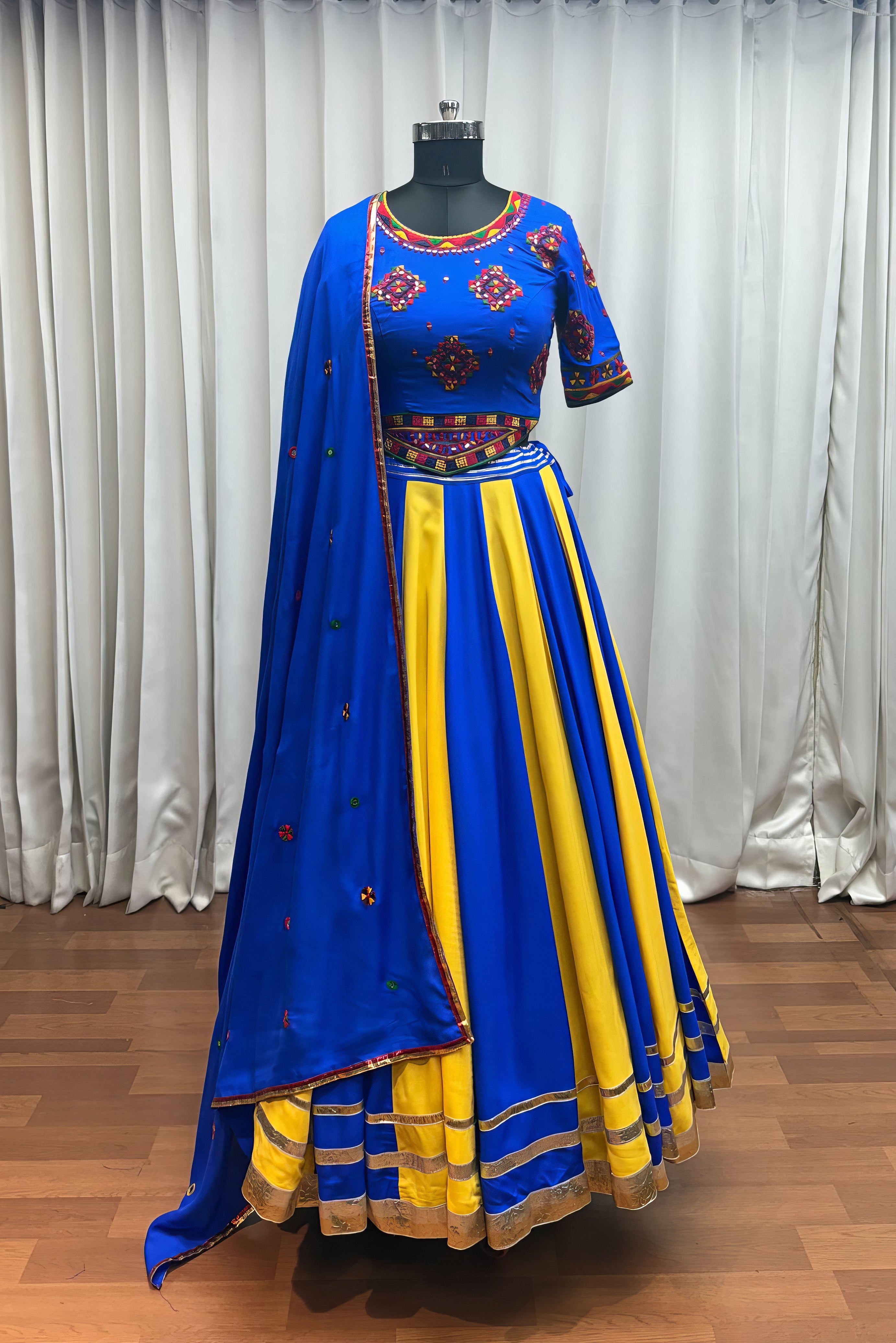 Raasratna Lehenga Set NV0008