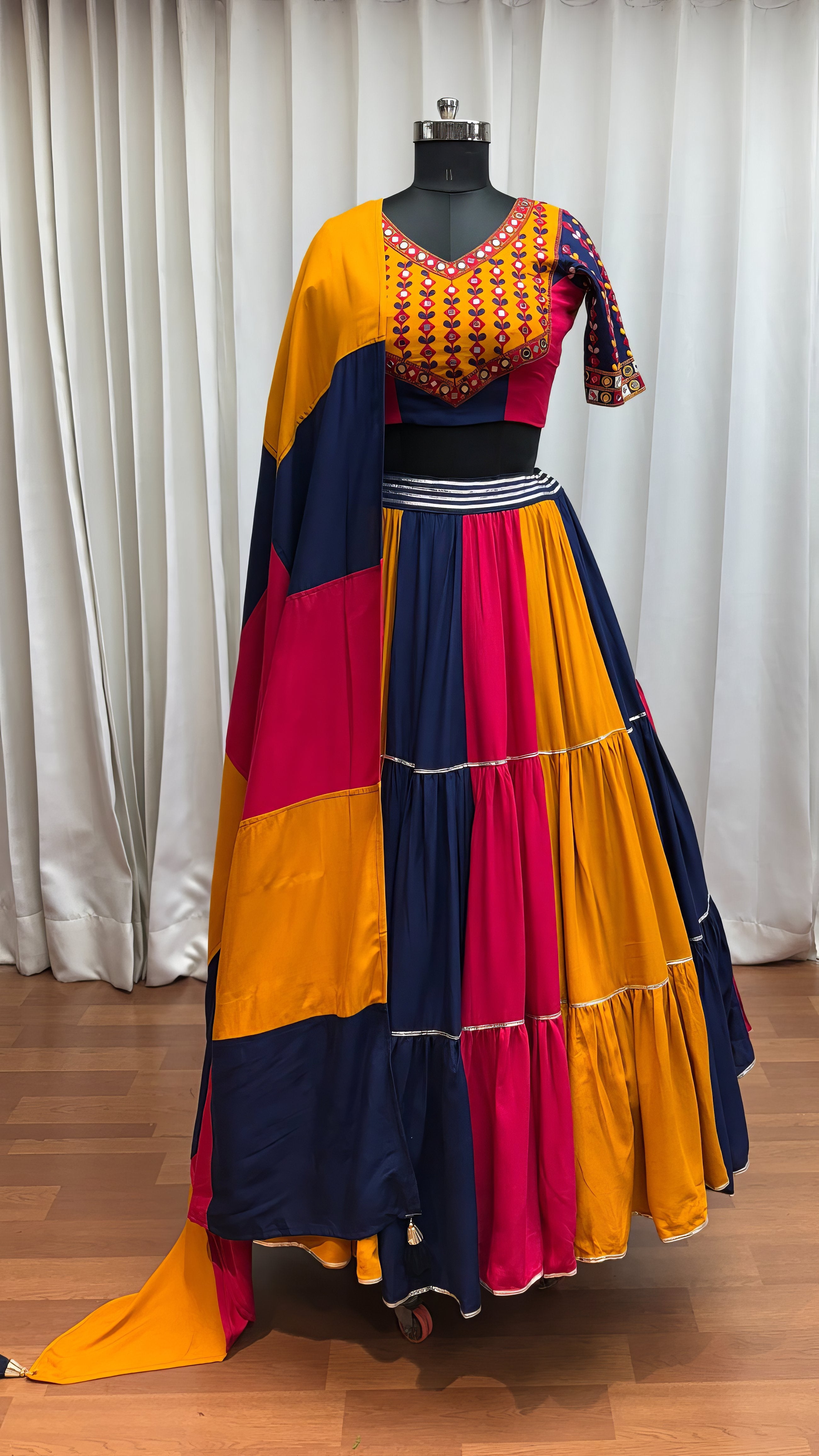 Raasrangini Lehenga Set NV0028