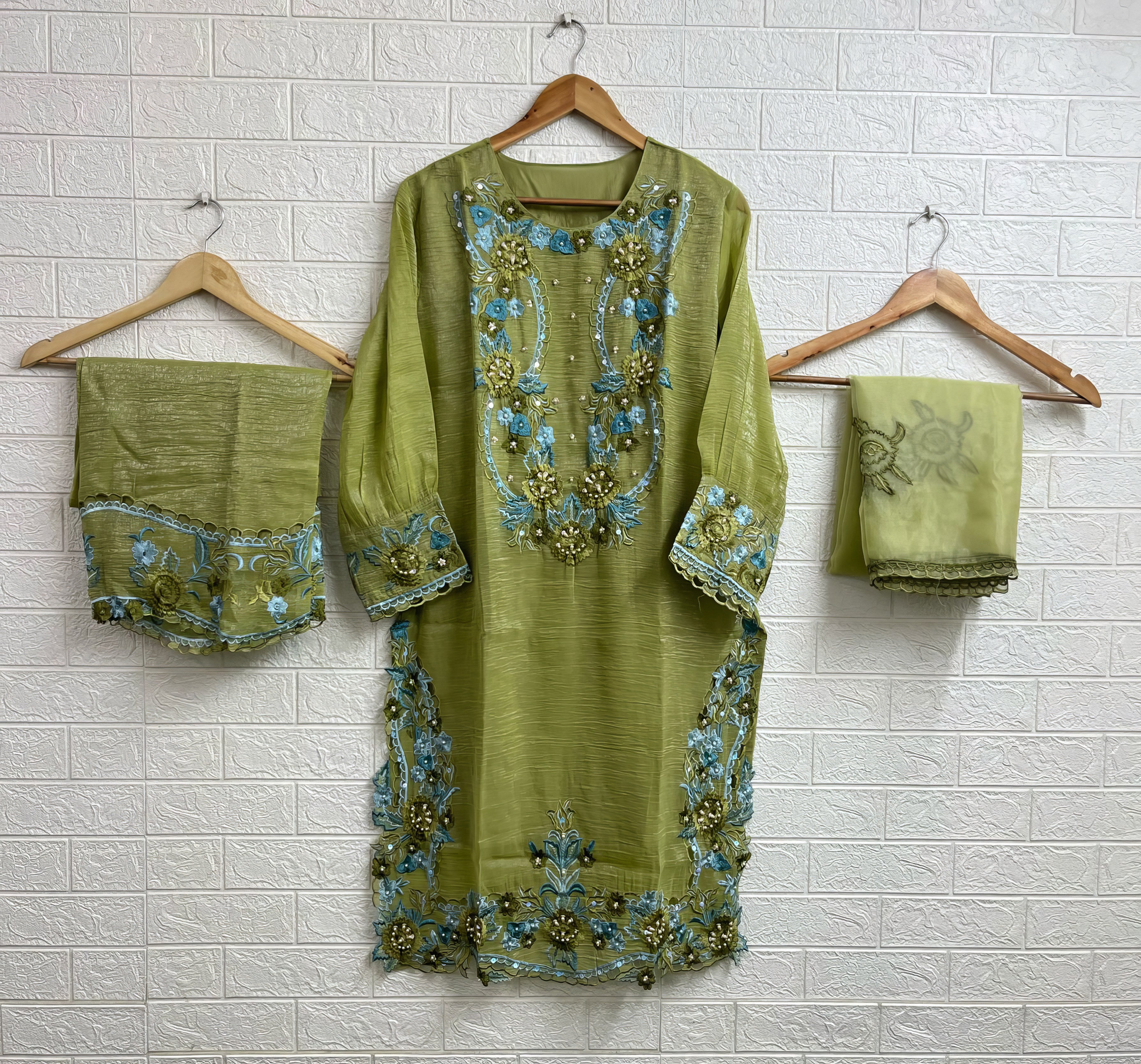 Zarmin Cutwork Pakistani Suit LXPK0068
