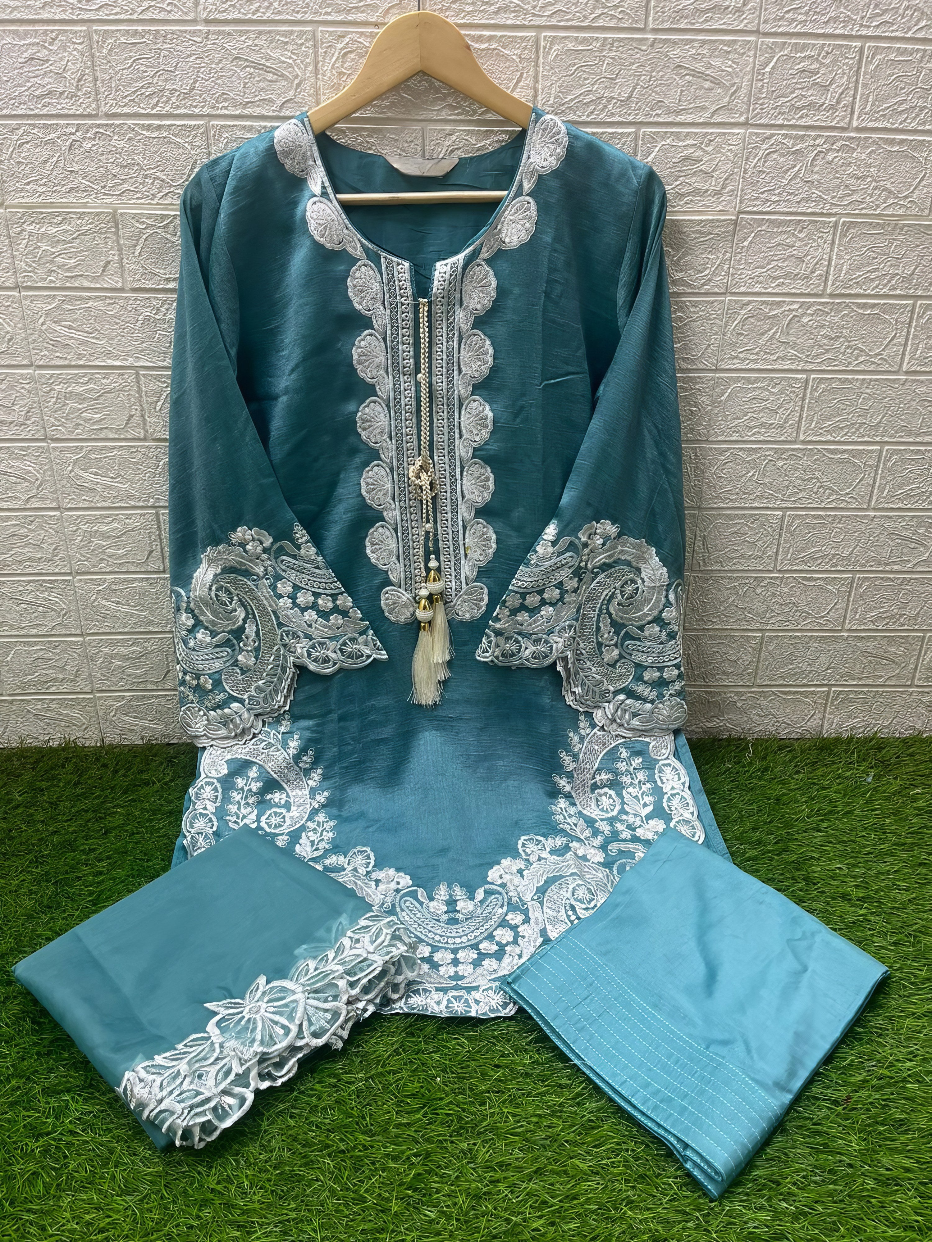 Zareen Farsi Embroidered  Pakistani Suit LXPK0069