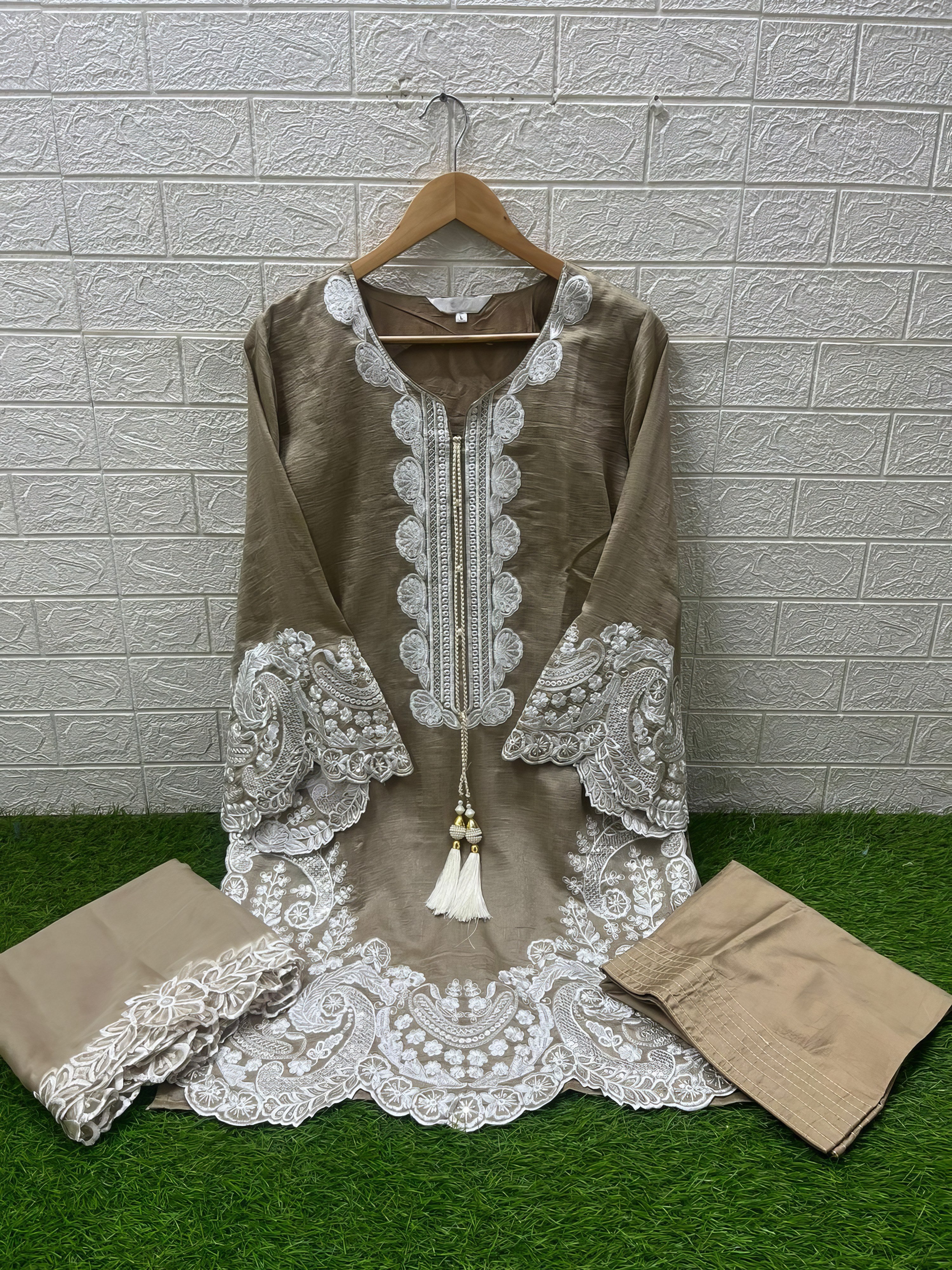 Zareen Farsi Embroidered  Pakistani Suit LXPK0069