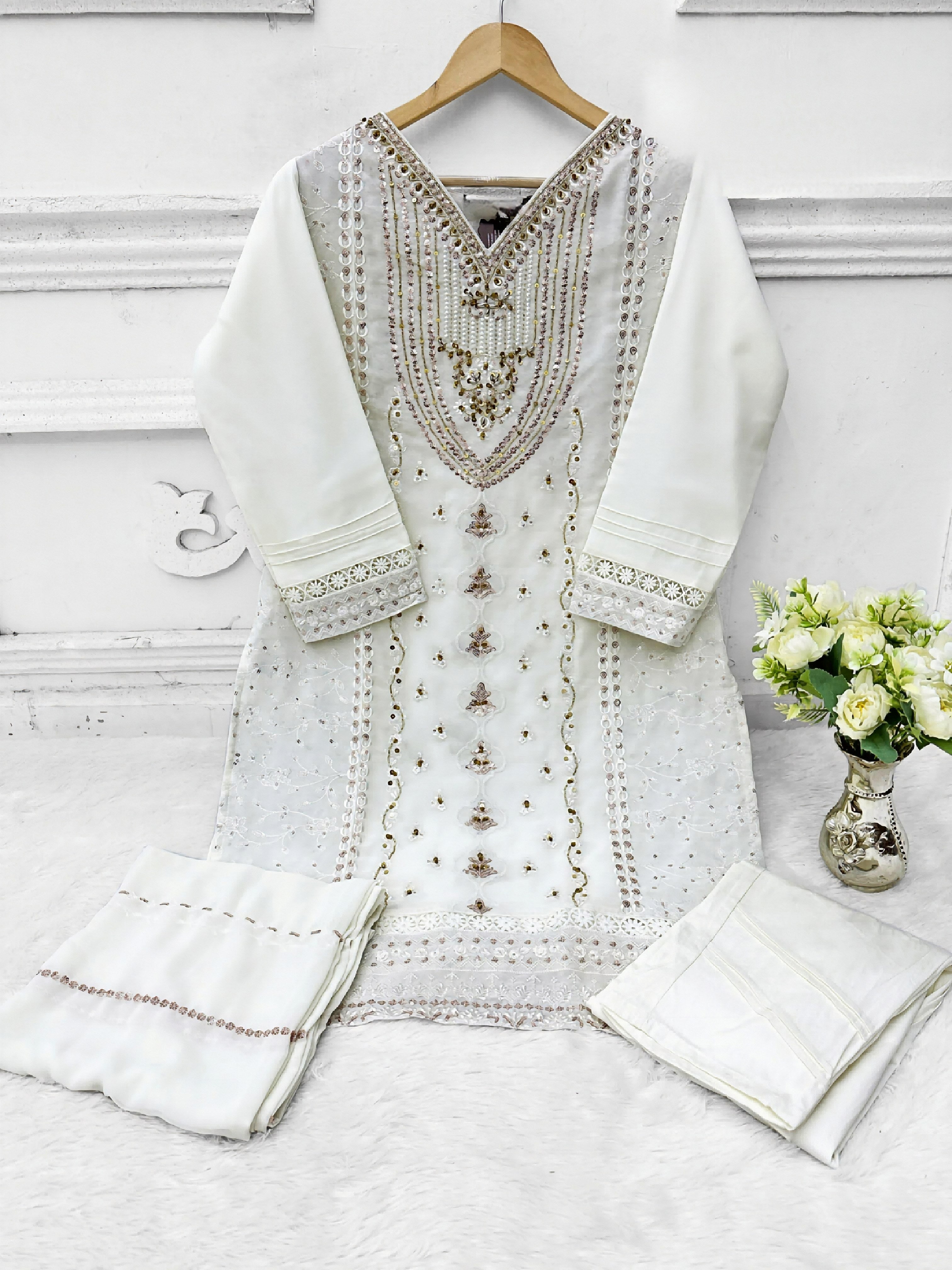Sequined Grace Set Pakistani Suit LXPK0043