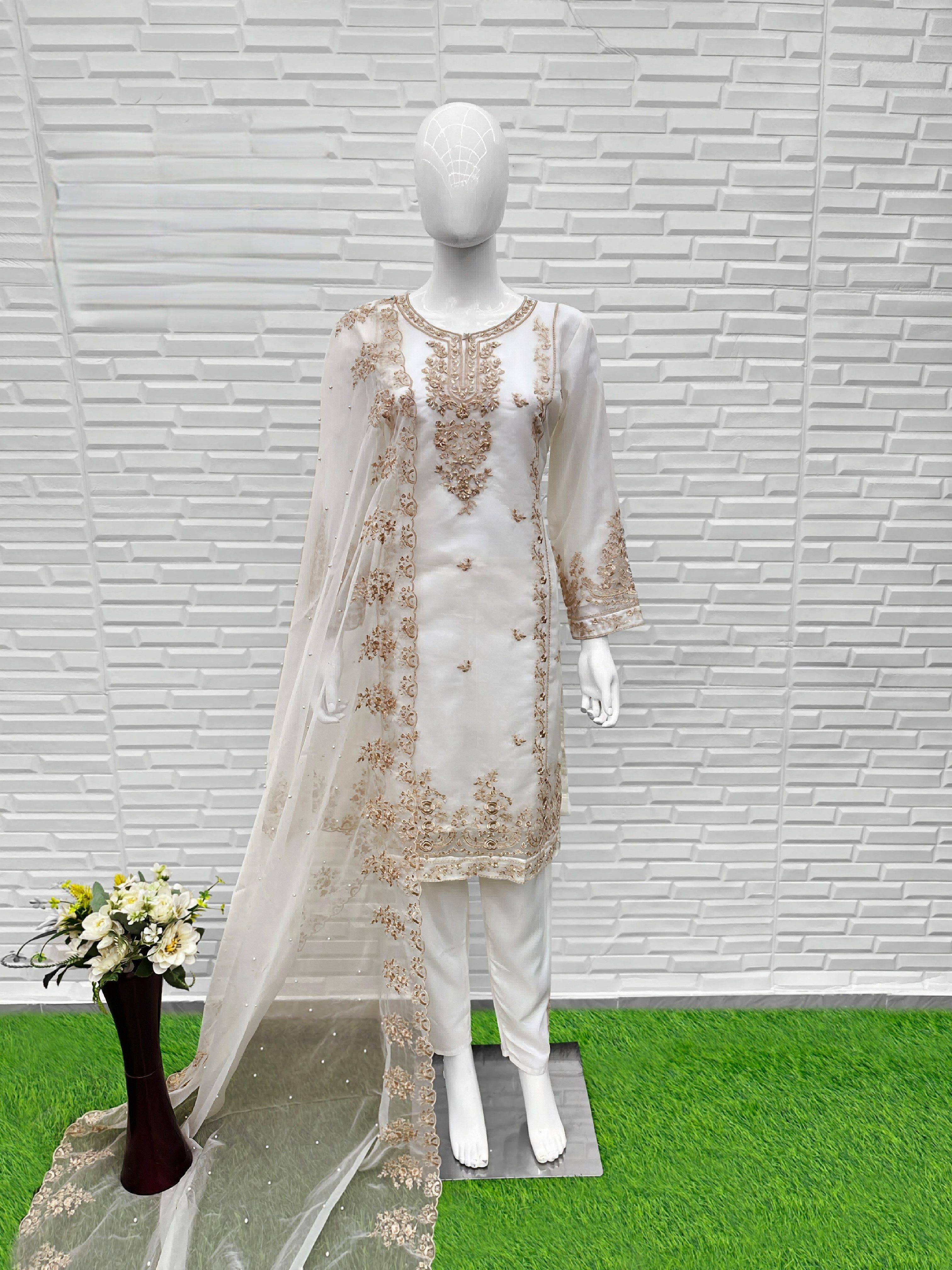 Ornate Glow Pakistani Suit EAPK0066