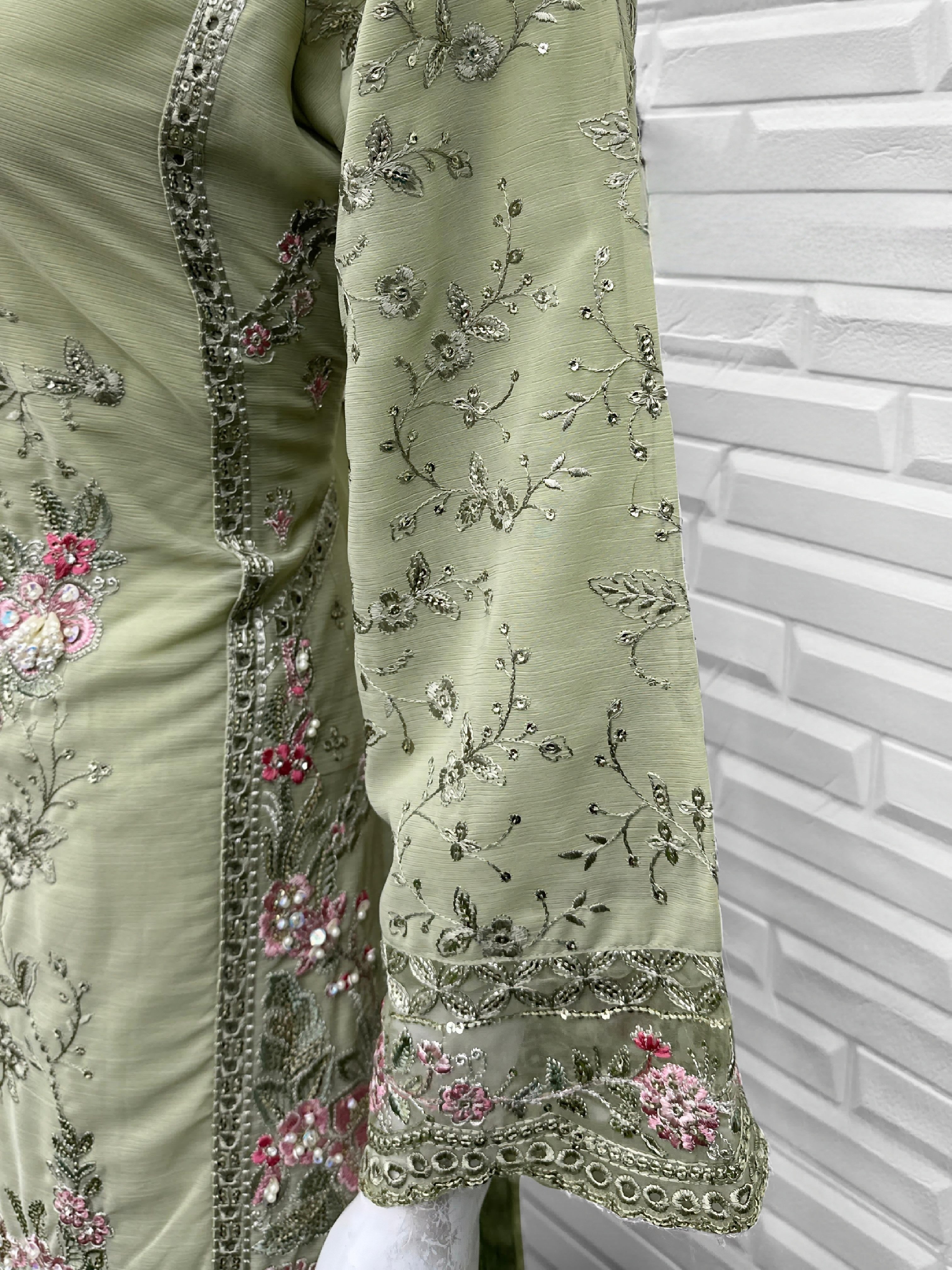 Textured Elegance Pakistani Suit EAPK0067