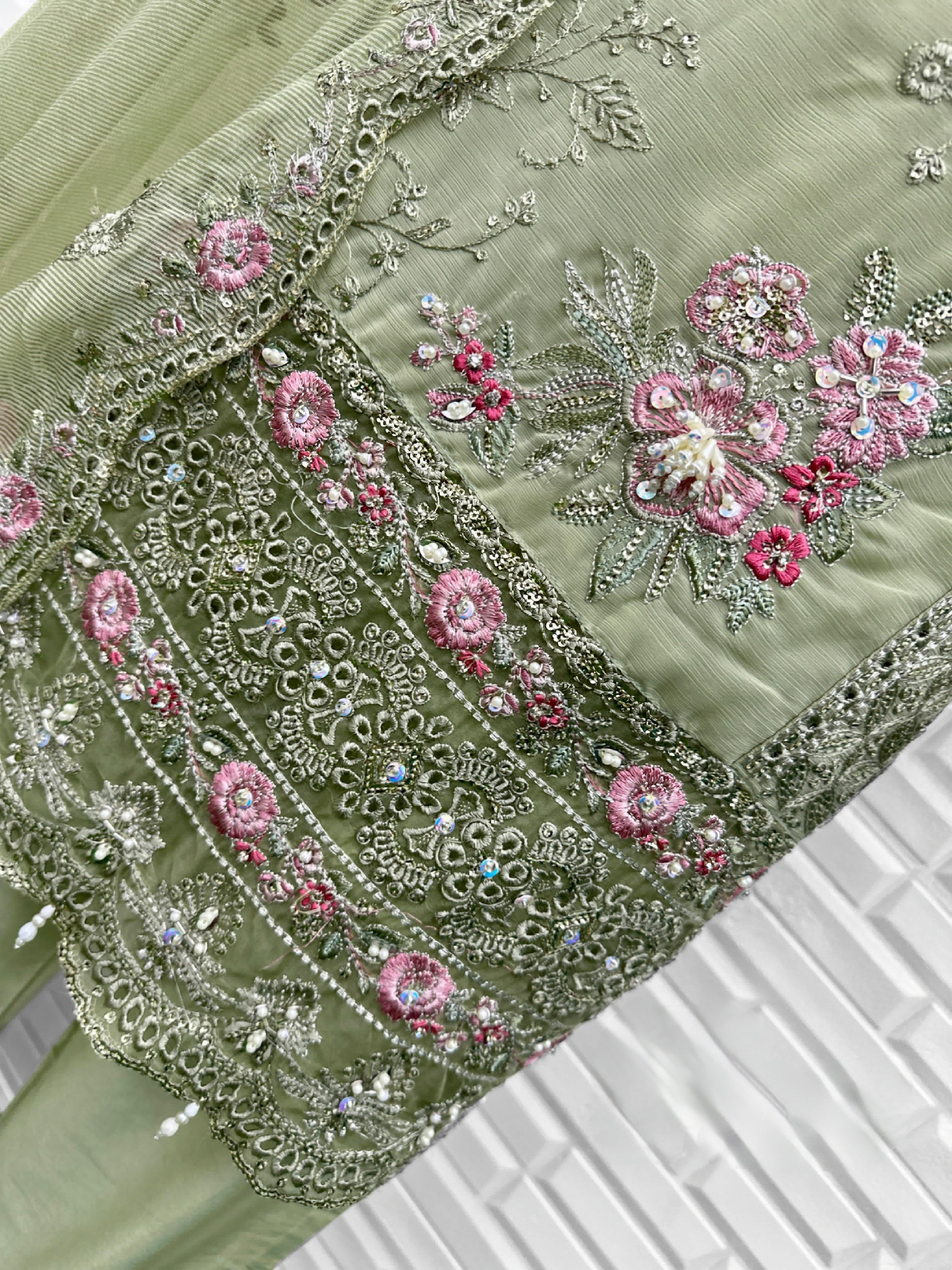 Textured Elegance Pakistani Suit EAPK0067