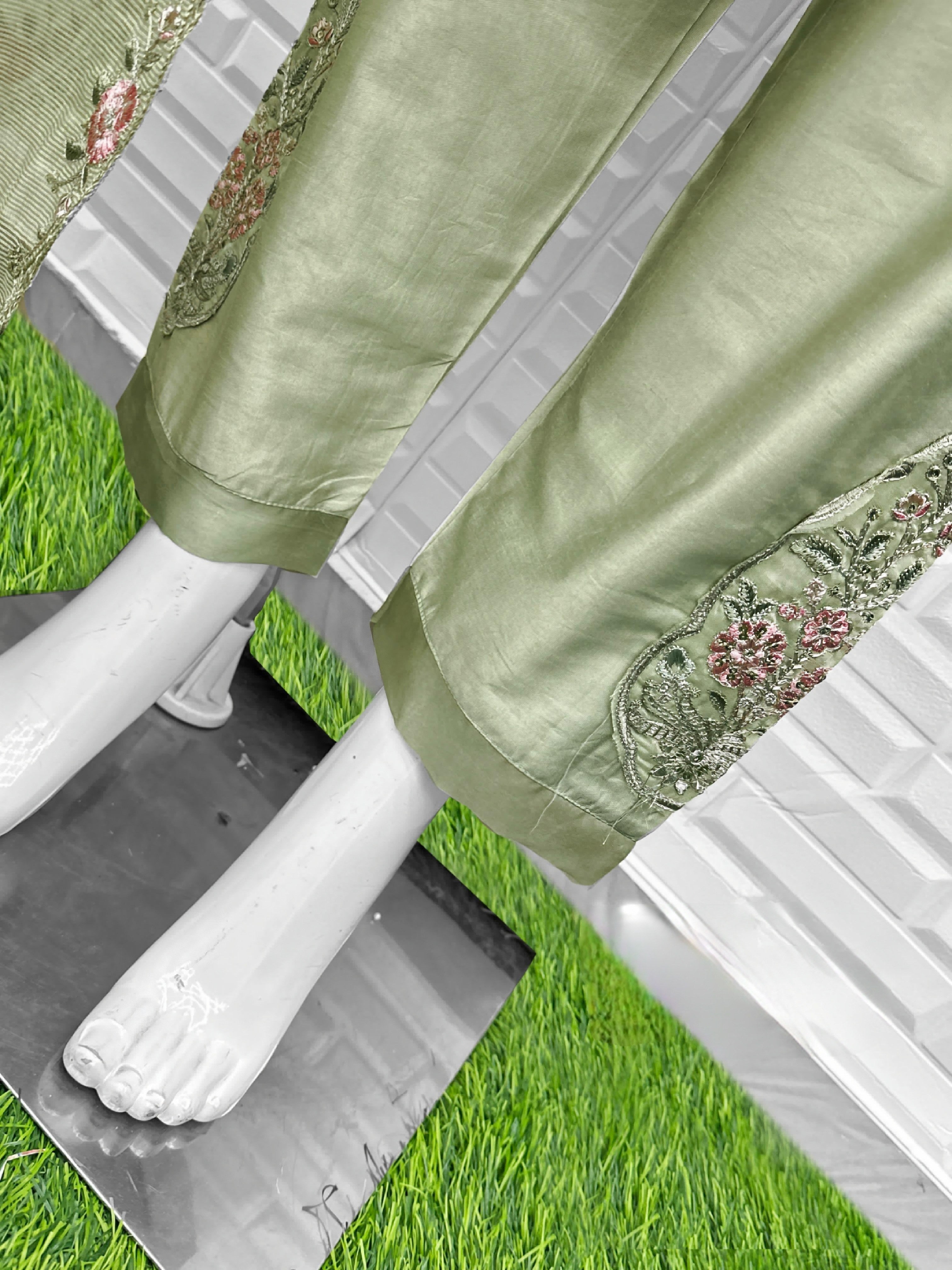 Textured Elegance Pakistani Suit EAPK0067