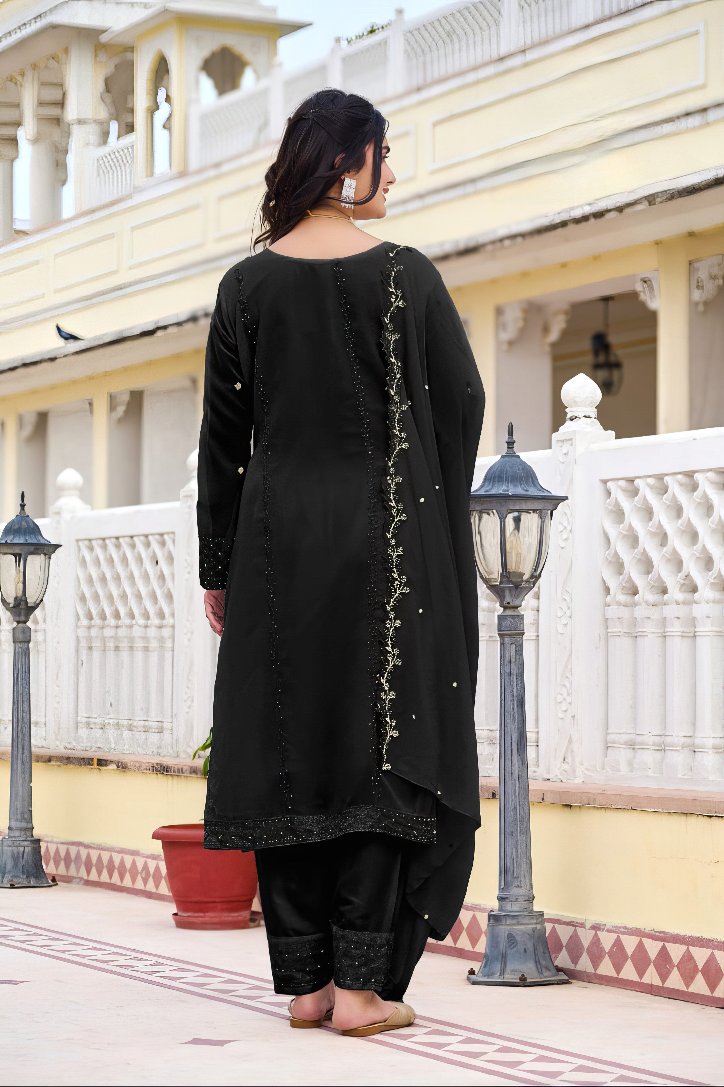 Zayra Embroidered Pakistani Suit EAPK0082