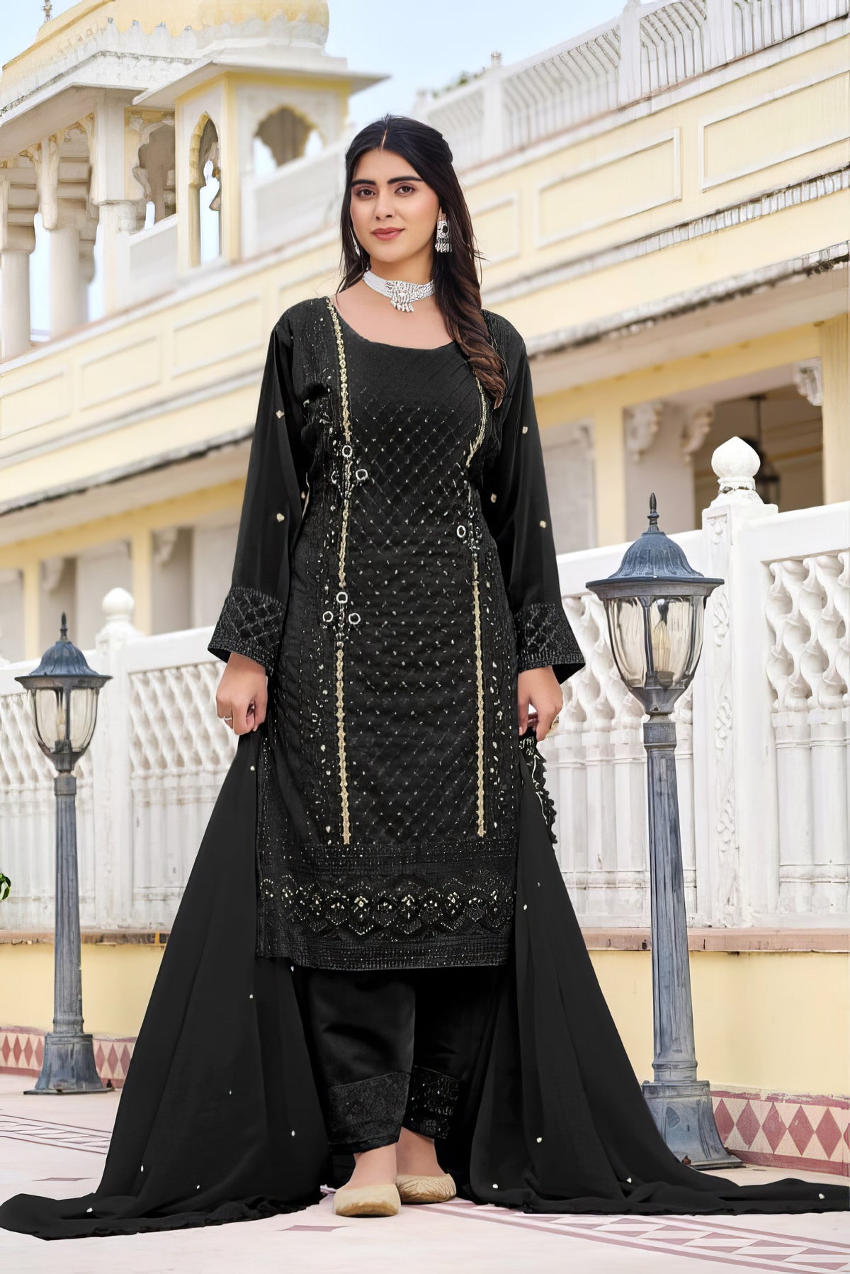 Zayra Embroidered Pakistani Suit EAPK0082