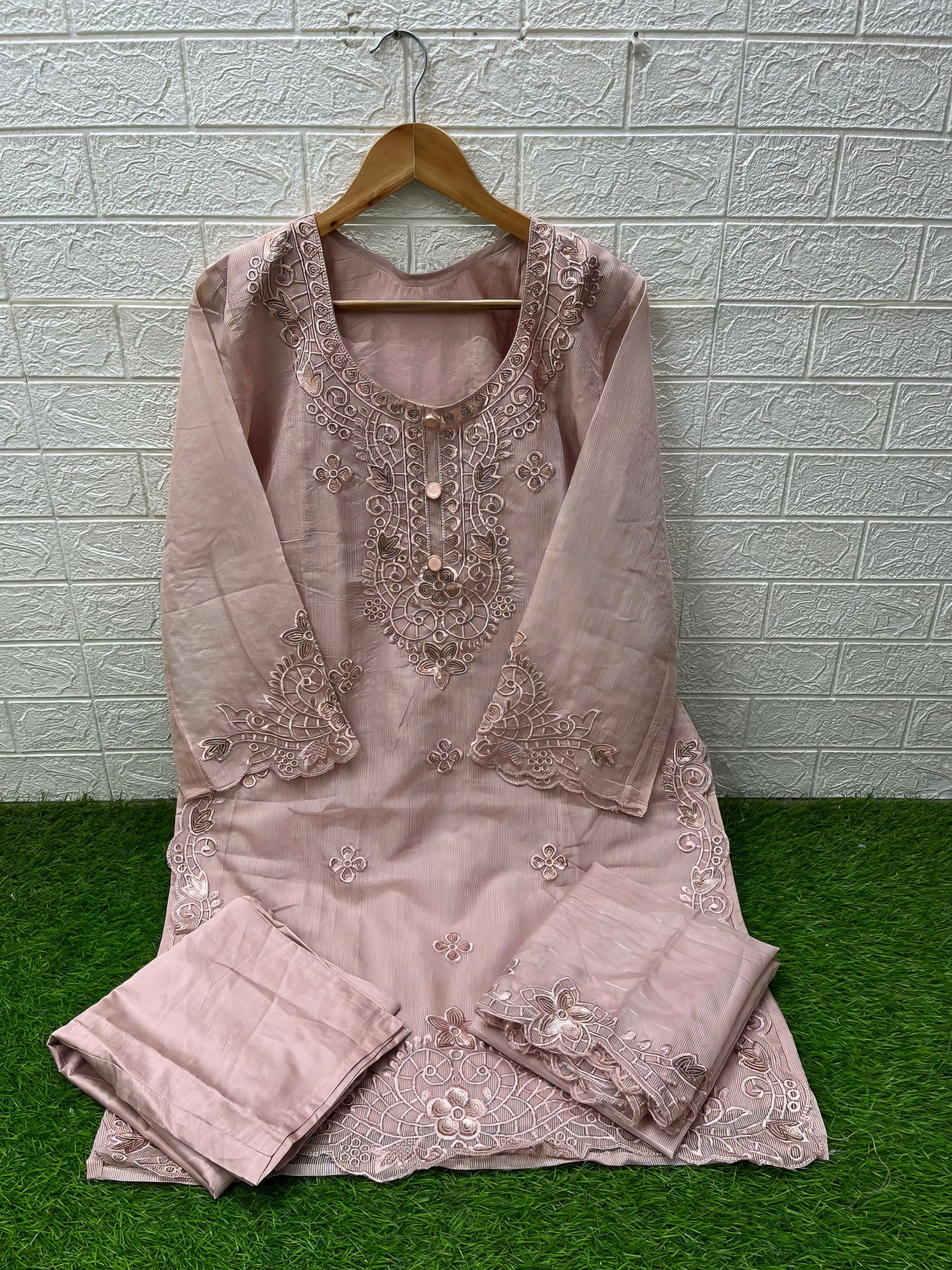 Chandni Grace Pakistani Suit EAPK0090