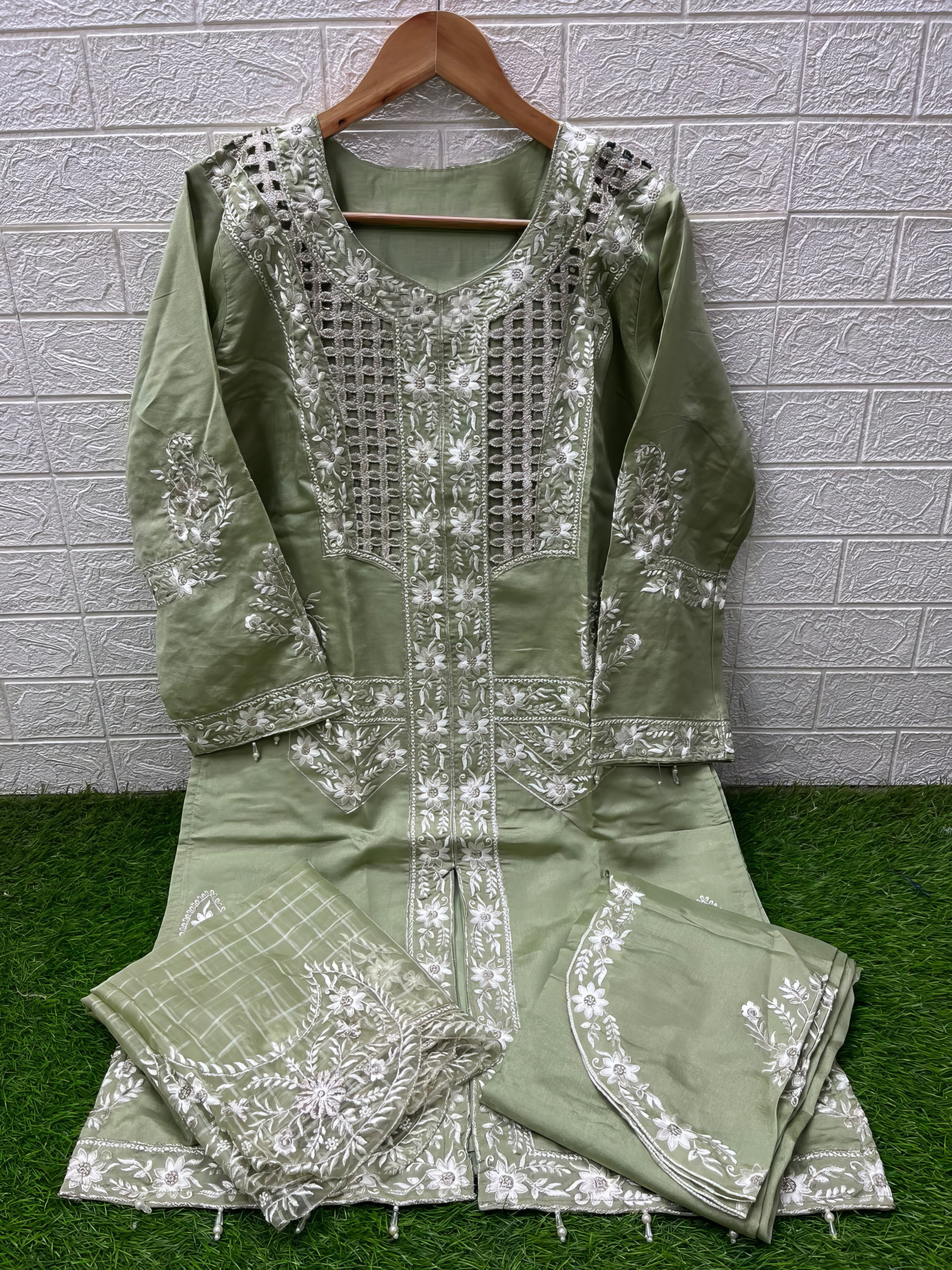 Chandni Grace Set Pakistani Suit EAPK0091