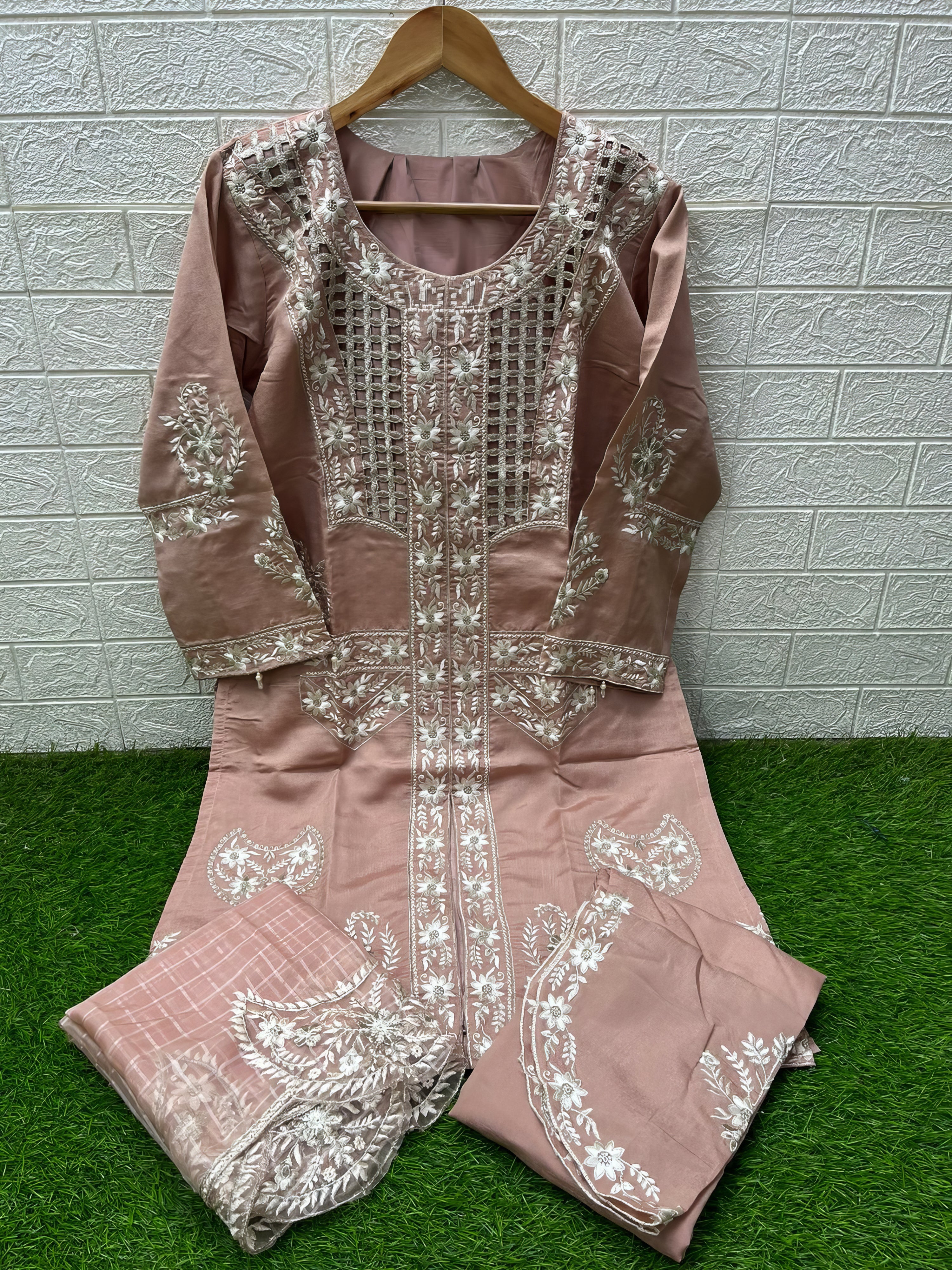 Chandni Grace Set Pakistani Suit EAPK0091