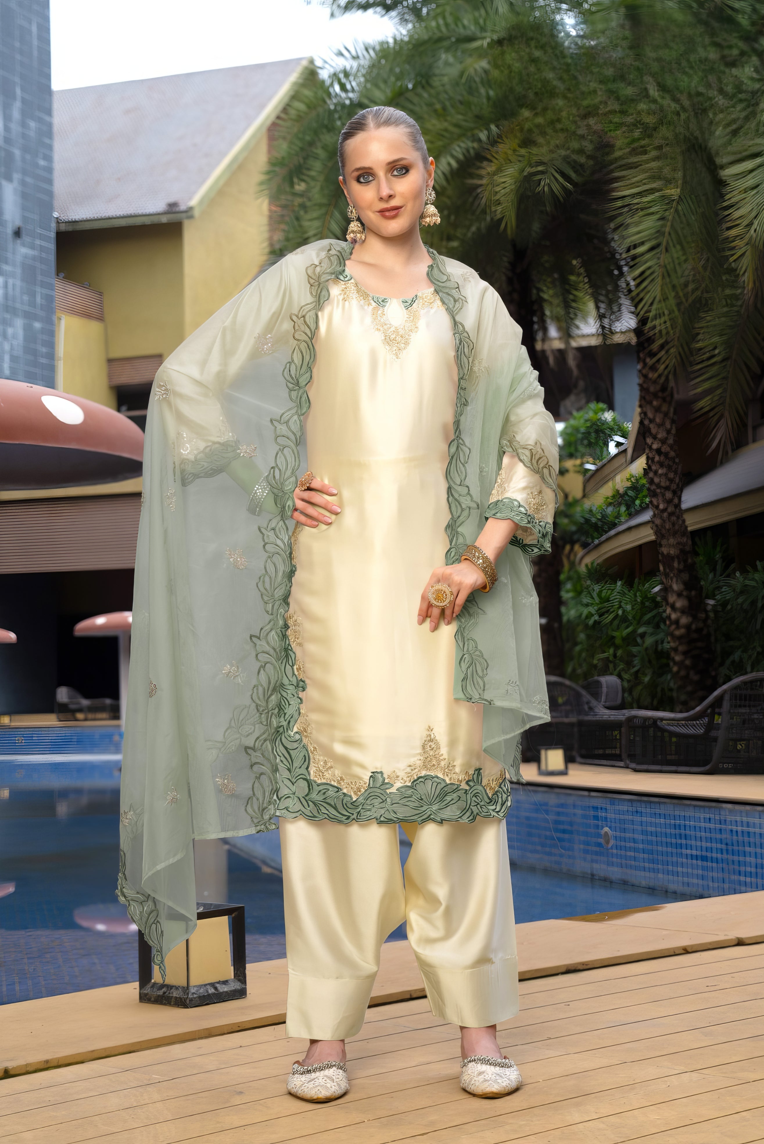 Zariya Luxe Ensemble Pakistani Suit EAPK0092
