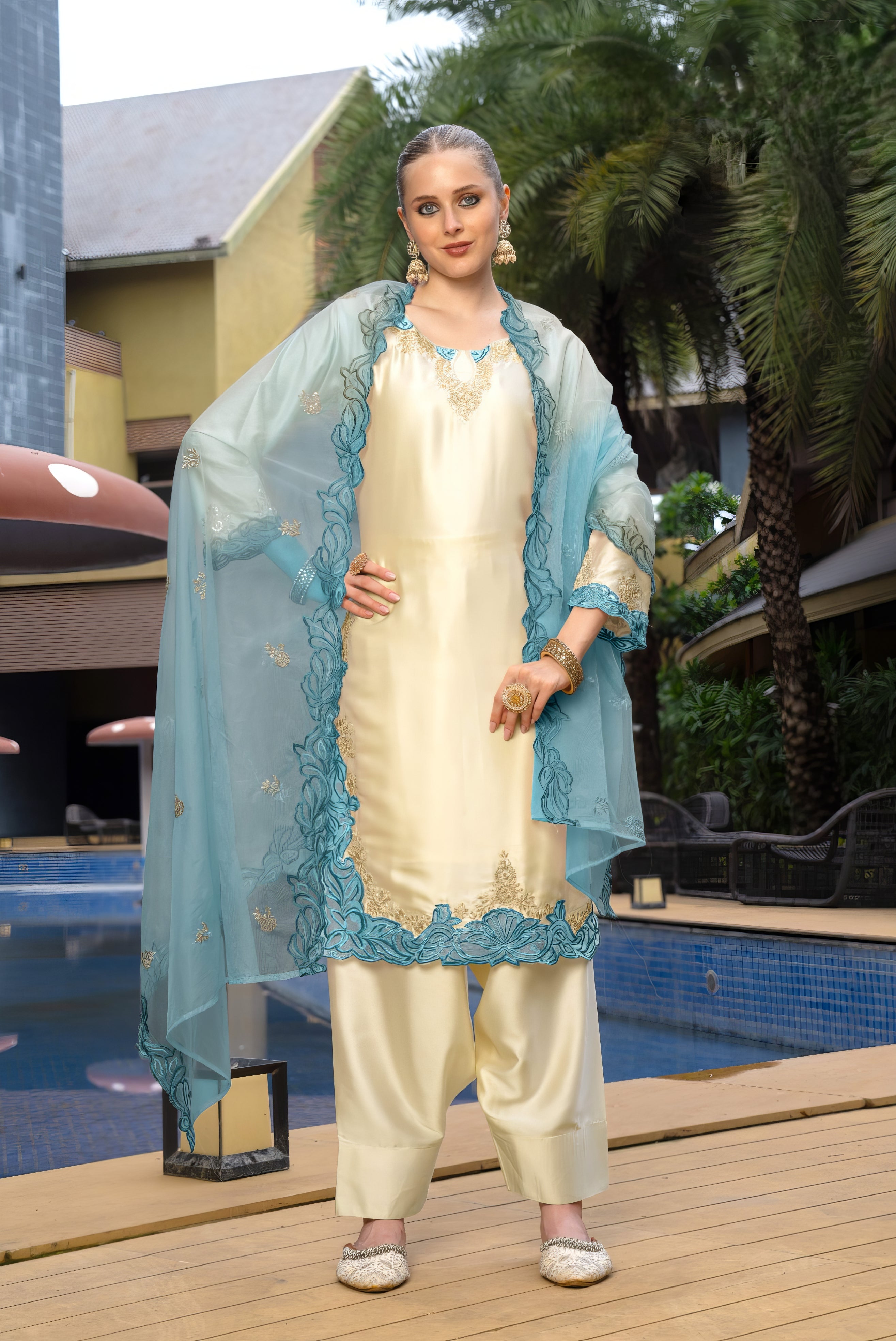 Zariya Luxe Ensemble Pakistani Suit EAPK0092