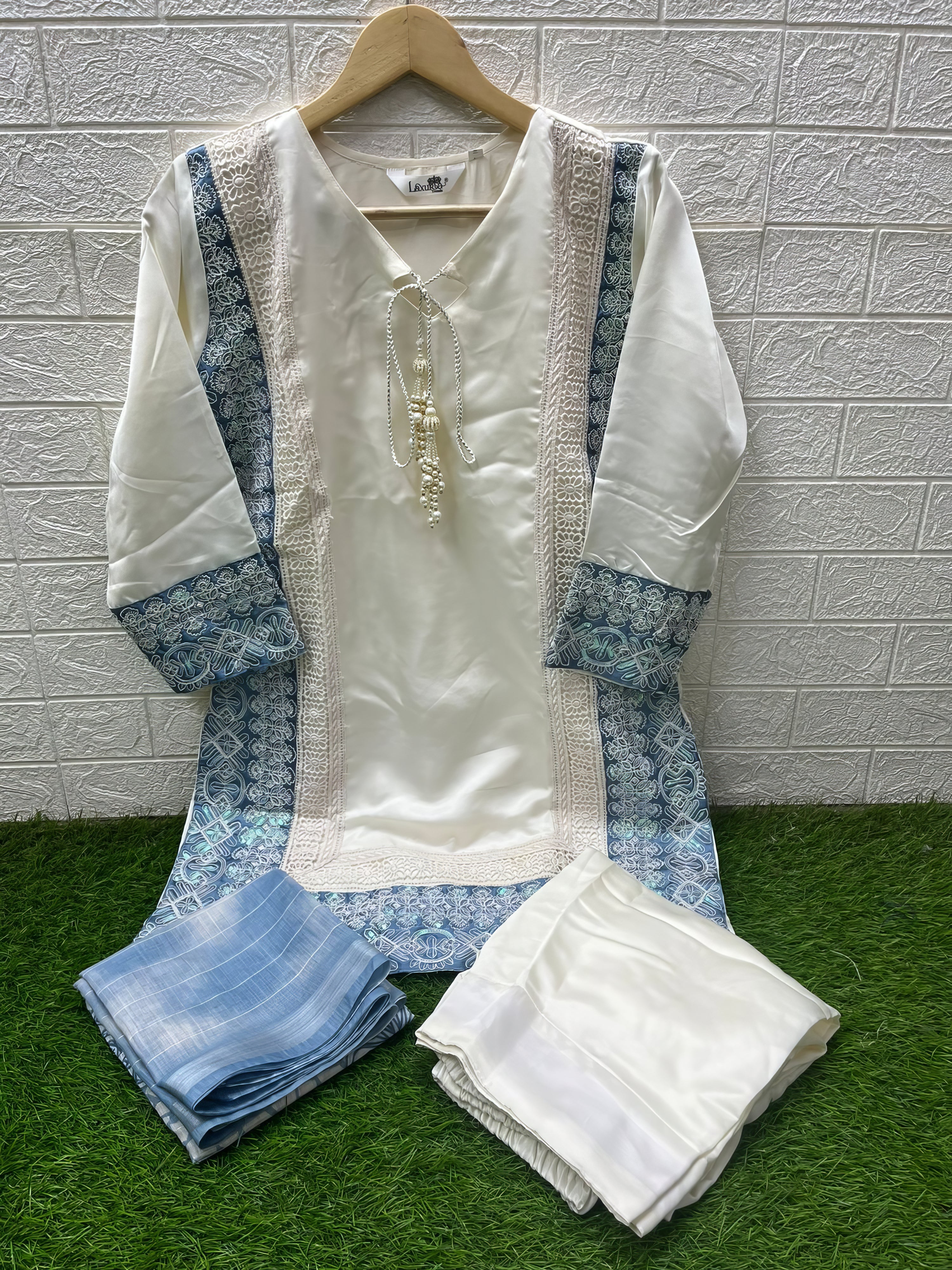 Aarzoo Pakistani Suit EAPK0096