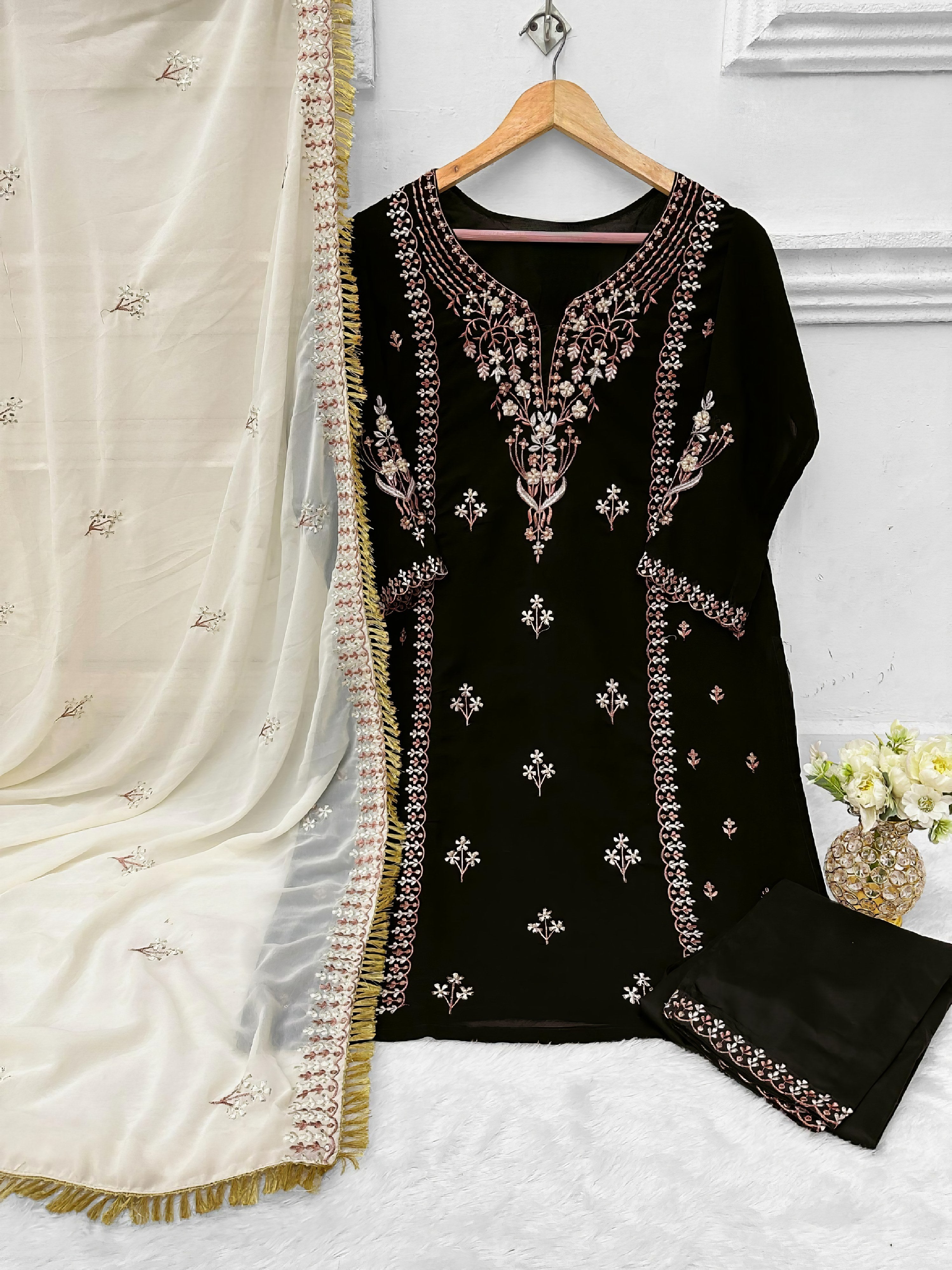 Pakistani Suit with pure Fox fabric EAPK0049