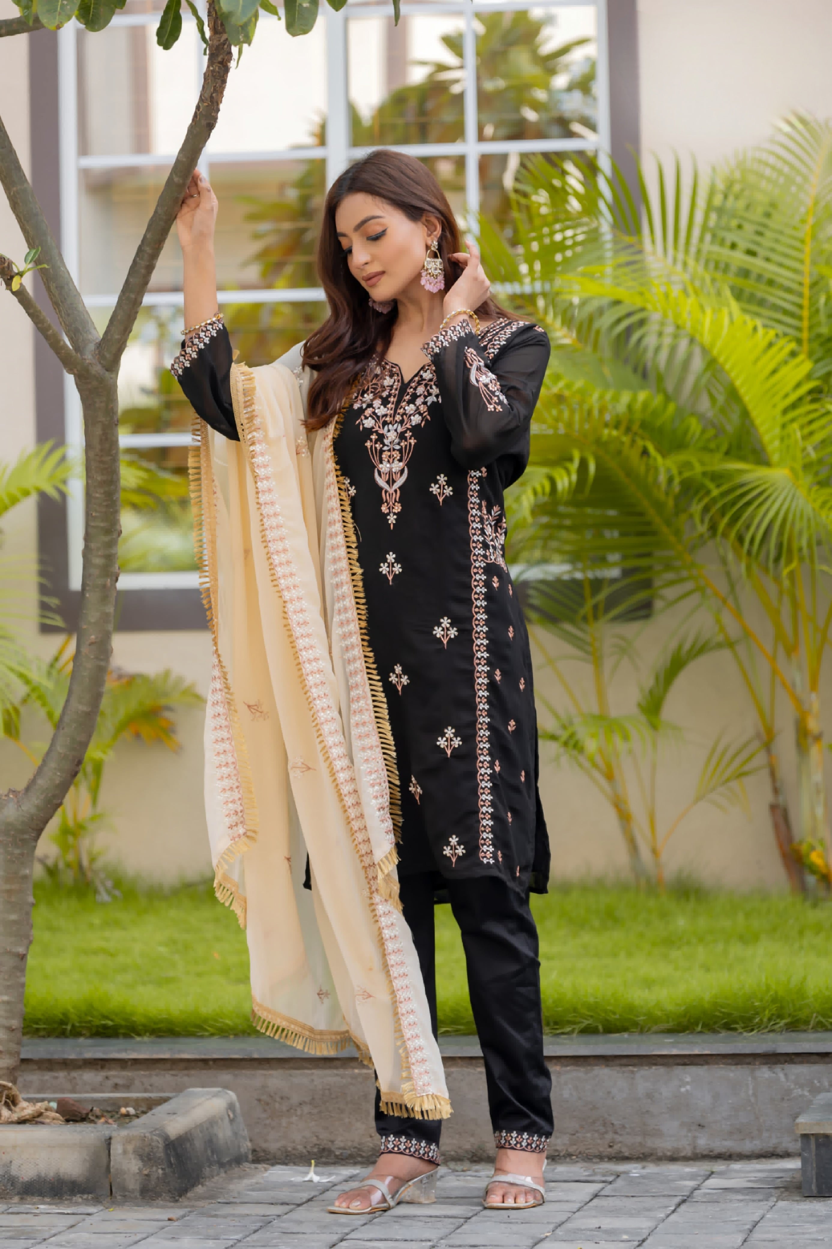 Pakistani Suit with pure Fox fabric EAPK0049