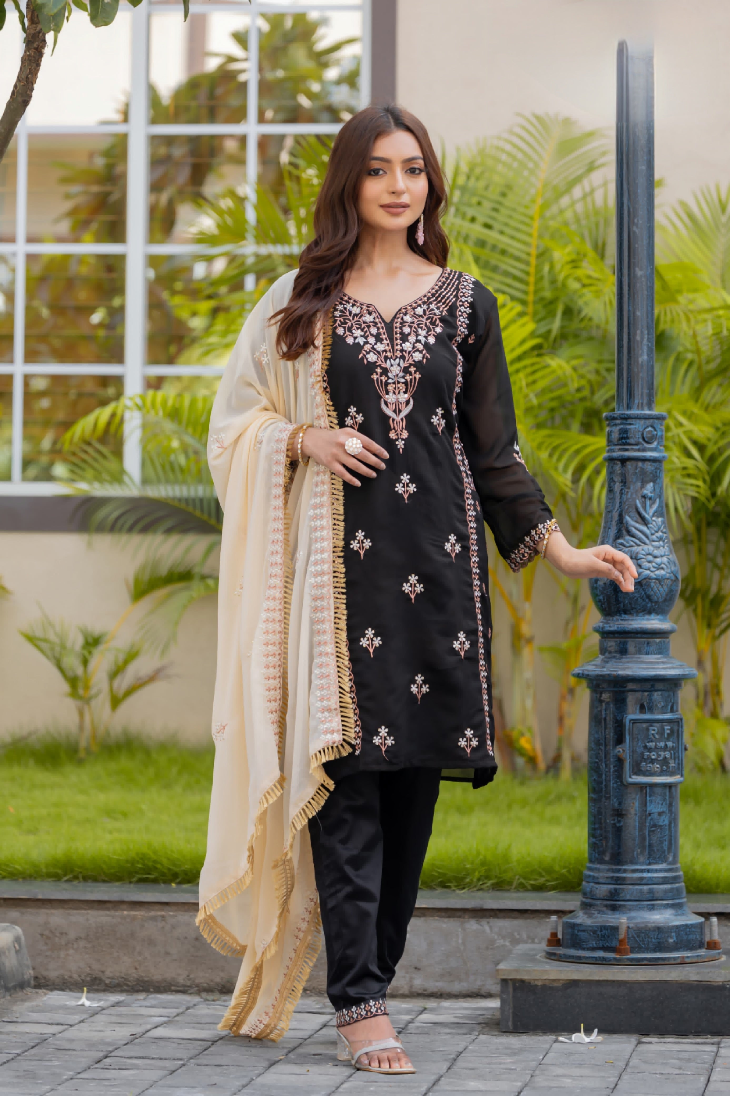 Pakistani Suit with pure Fox fabric EAPK0049