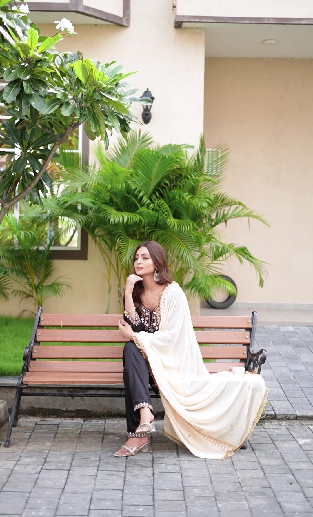 Pakistani Suit with pure Fox fabric EAPK0049